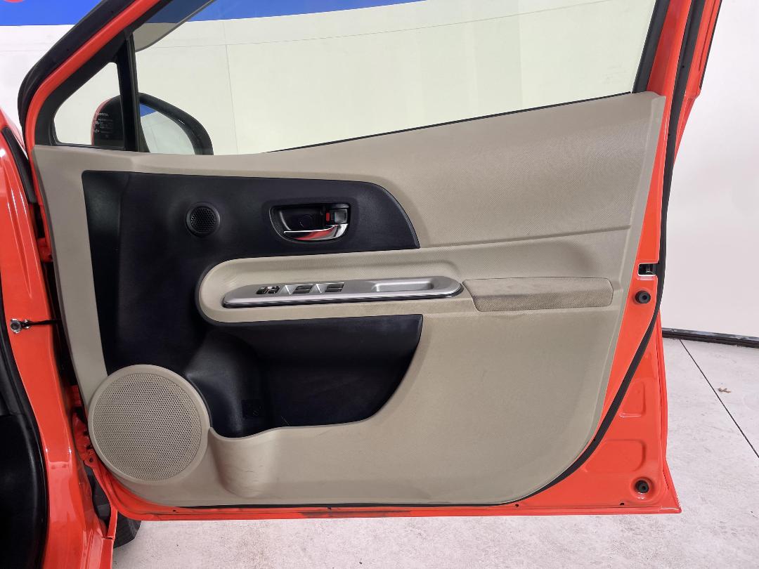 Photo '15' of Toyota Aqua