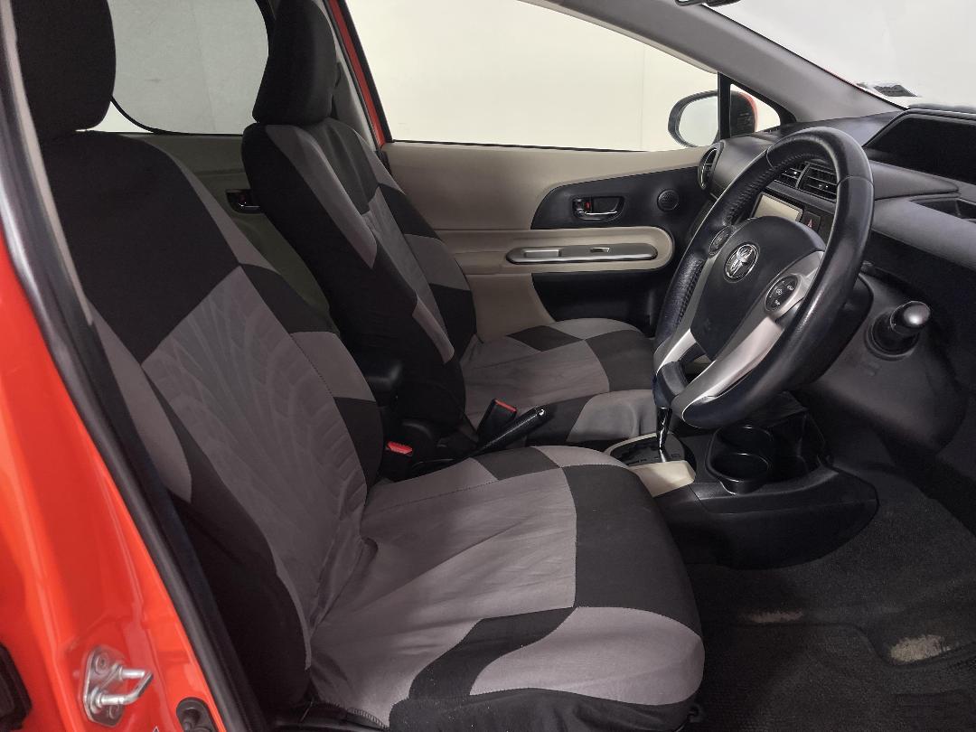 Photo '16' of Toyota Aqua