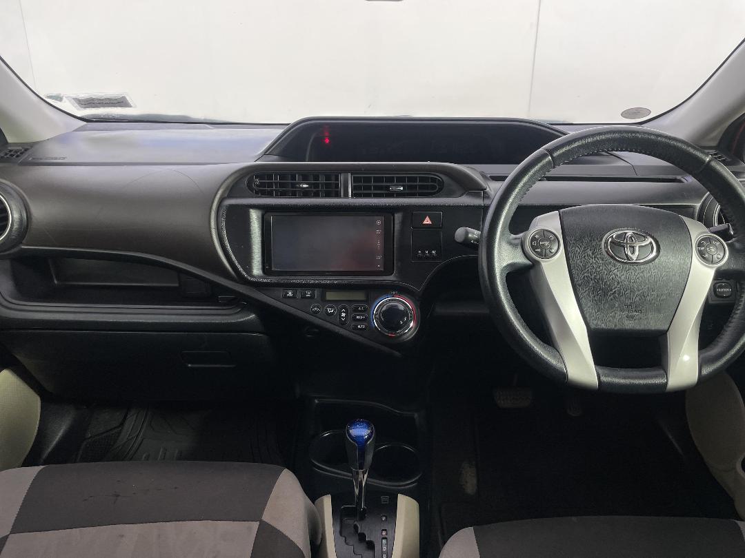 Photo '17' of Toyota Aqua