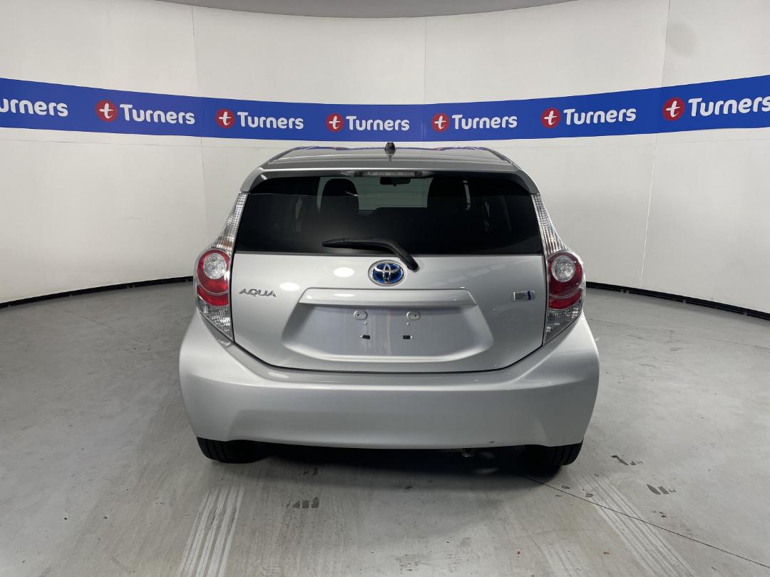 Photo '6' of Toyota Aqua Photo '6' of Toyota Aqua