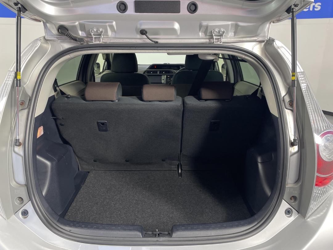 Photo '14' of Toyota Aqua Photo '14' of Toyota Aqua