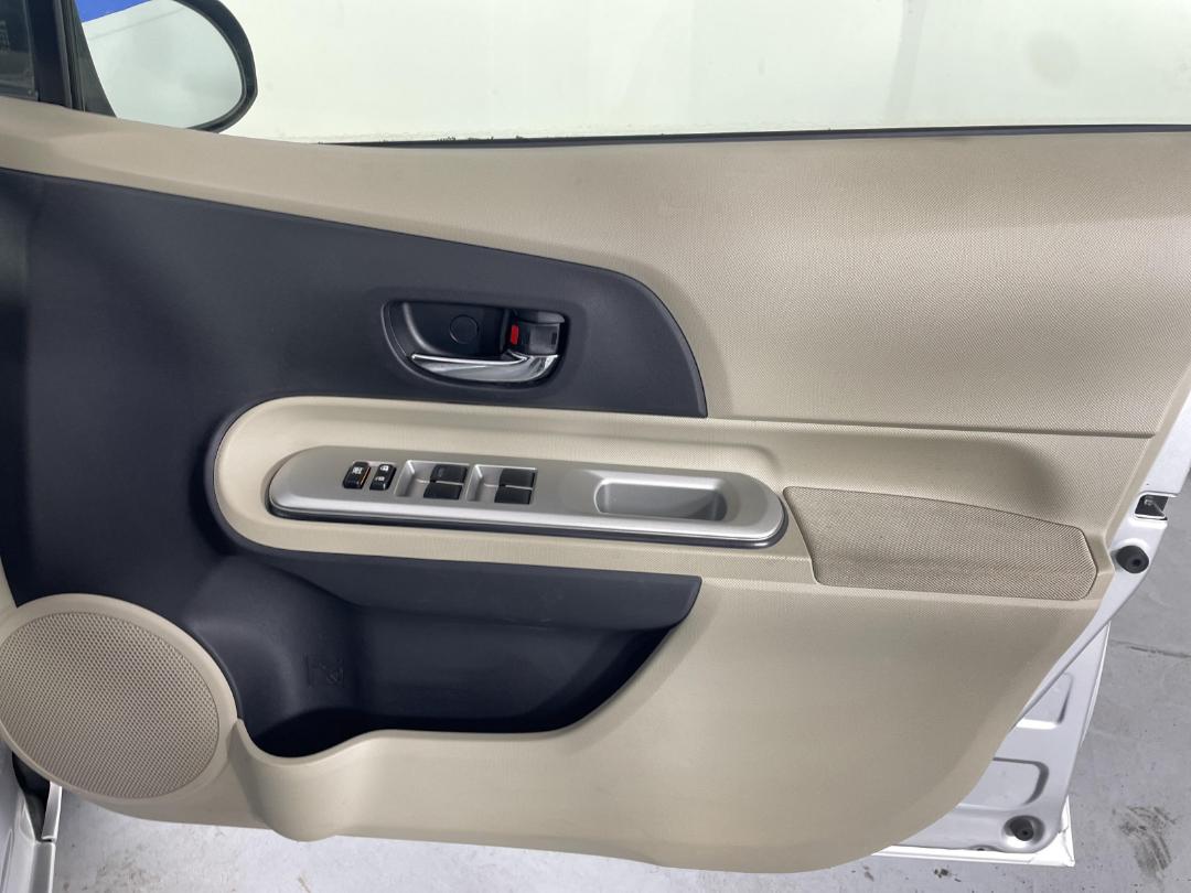 Photo '15' of Toyota Aqua Photo '15' of Toyota Aqua