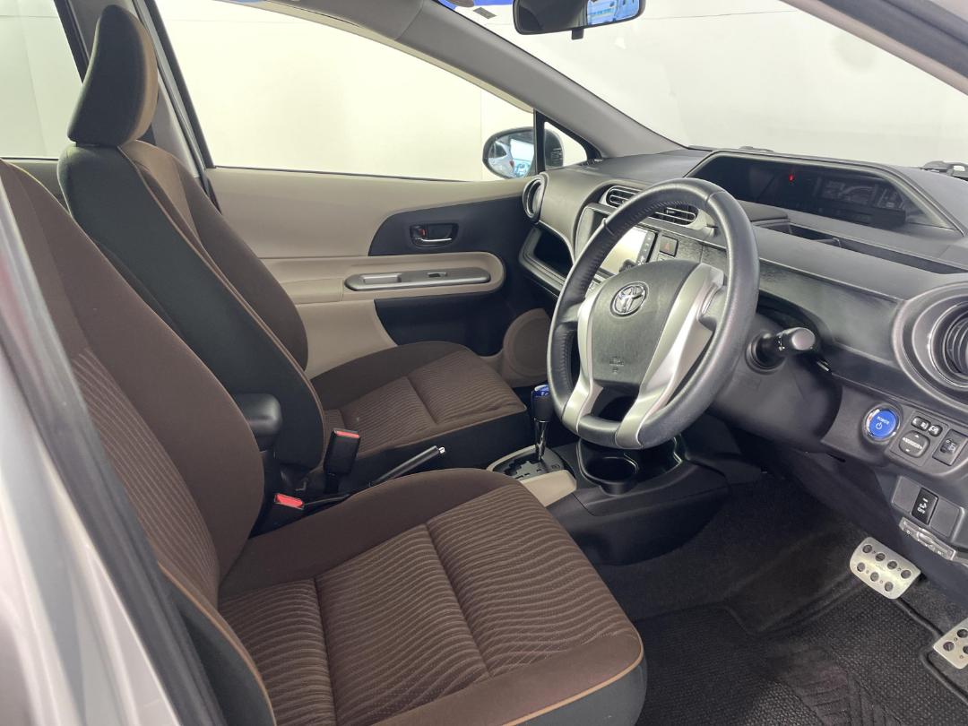 Photo '16' of Toyota Aqua Photo '16' of Toyota Aqua