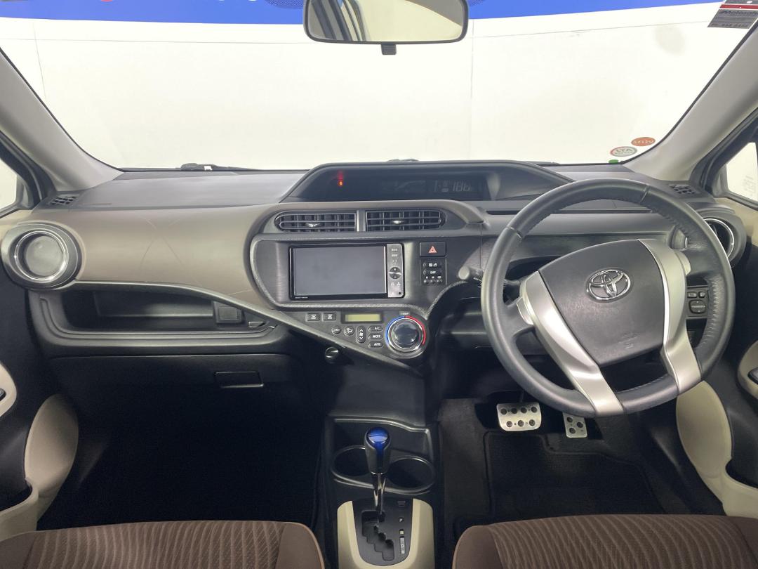 Photo '17' of Toyota Aqua Photo '17' of Toyota Aqua