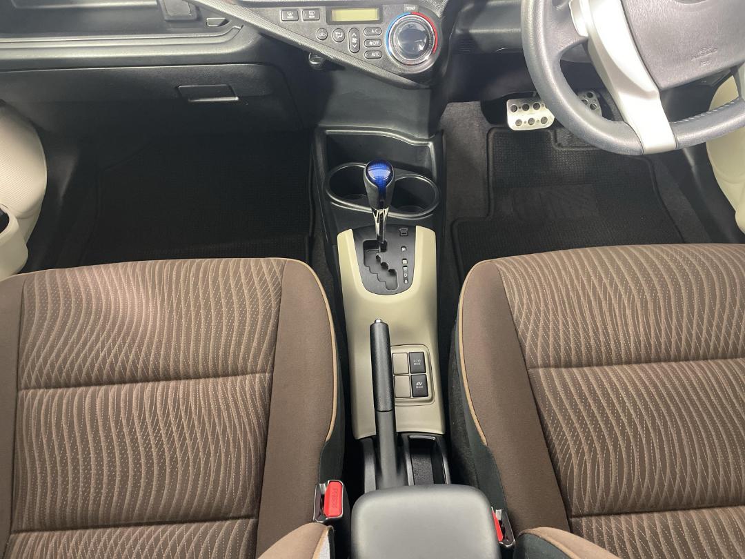 Photo '18' of Toyota Aqua Photo '18' of Toyota Aqua