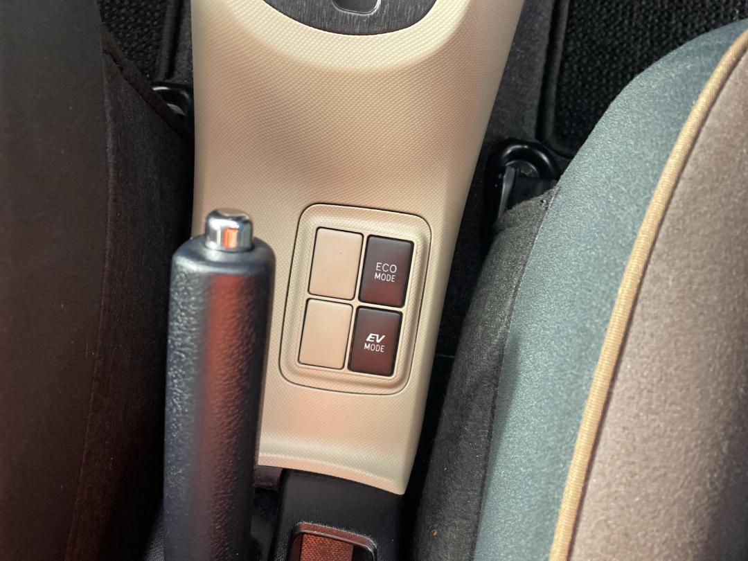 Photo '26' of Toyota Aqua Photo '26' of Toyota Aqua