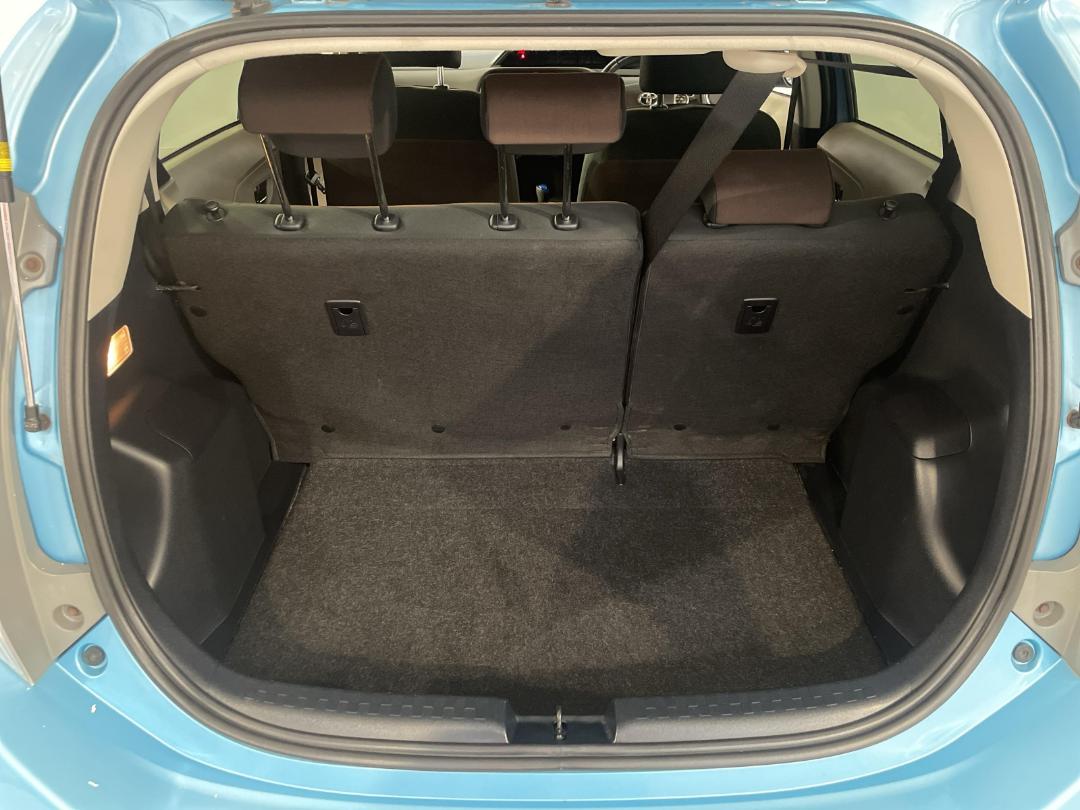 Photo '14' of Toyota Aqua