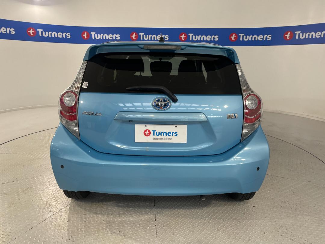 Photo '6' of Toyota Aqua