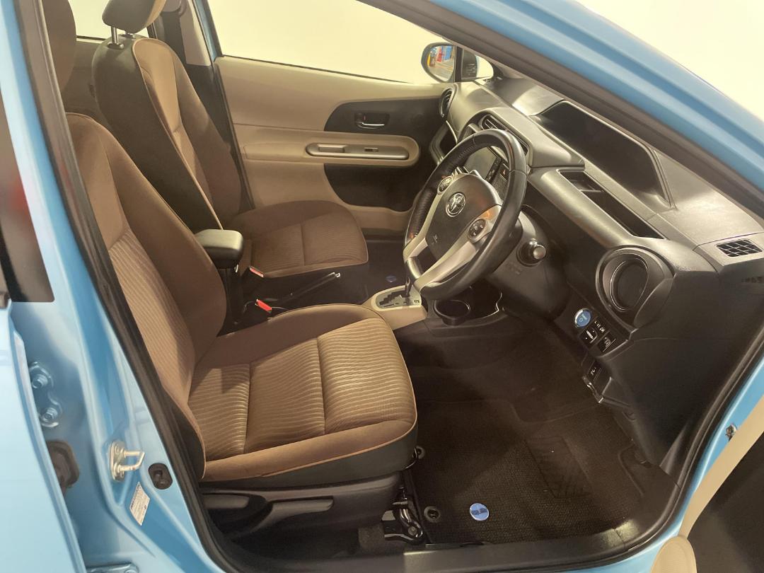 Photo '16' of Toyota Aqua