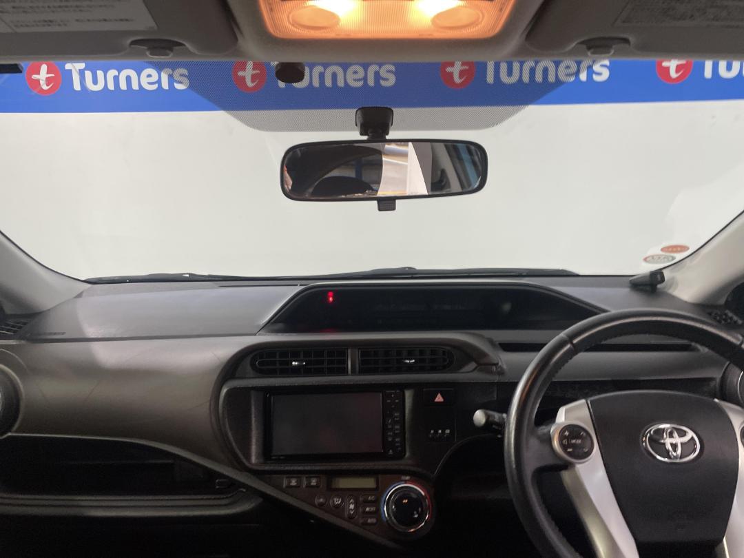 Photo '17' of Toyota Aqua