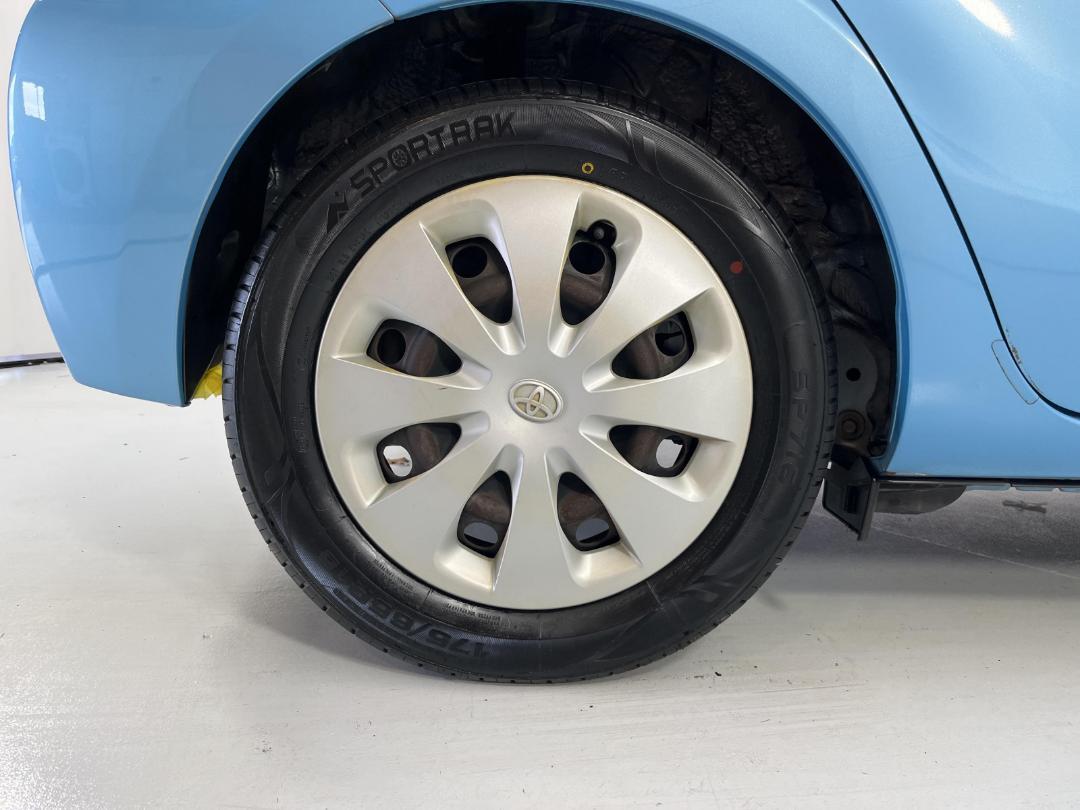 Photo '12' of Toyota Aqua Photo '12' of Toyota Aqua