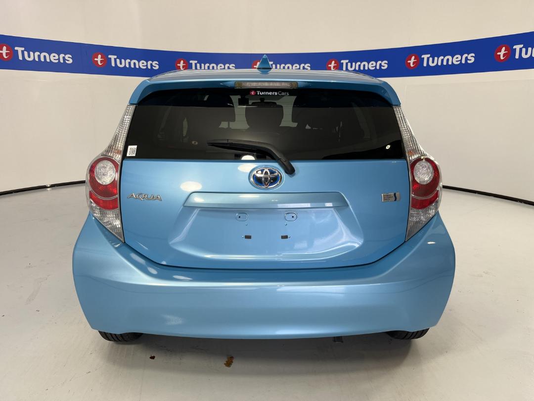 Photo '6' of Toyota Aqua Photo '6' of Toyota Aqua