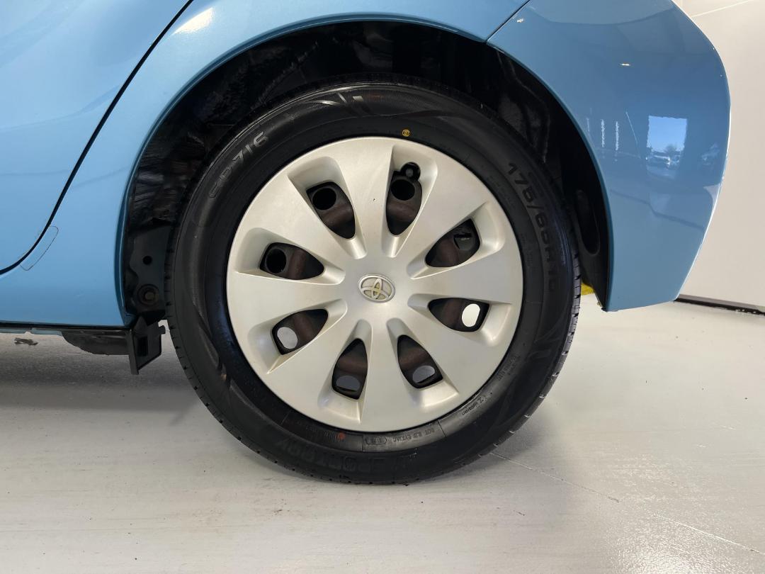 Photo '11' of Toyota Aqua Photo '11' of Toyota Aqua