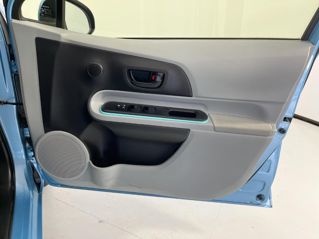 Photo '14' of Toyota Aqua Photo '14' of Toyota Aqua