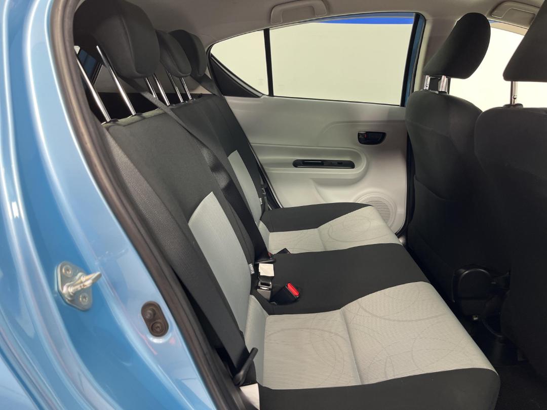 Photo '19' of Toyota Aqua Photo '19' of Toyota Aqua