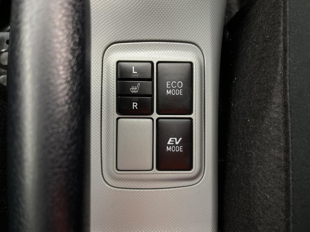 Photo '27' of Toyota Aqua Photo '27' of Toyota Aqua