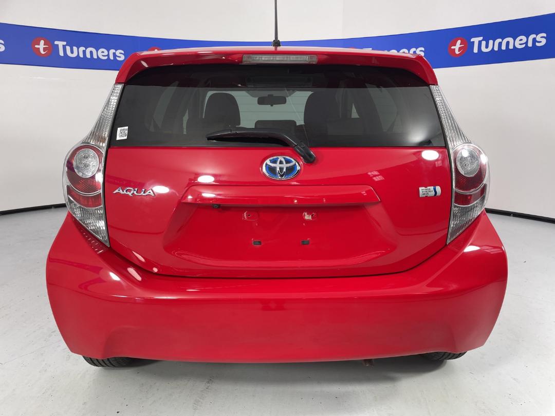 Photo '6' of Toyota Aqua Photo '6' of Toyota Aqua