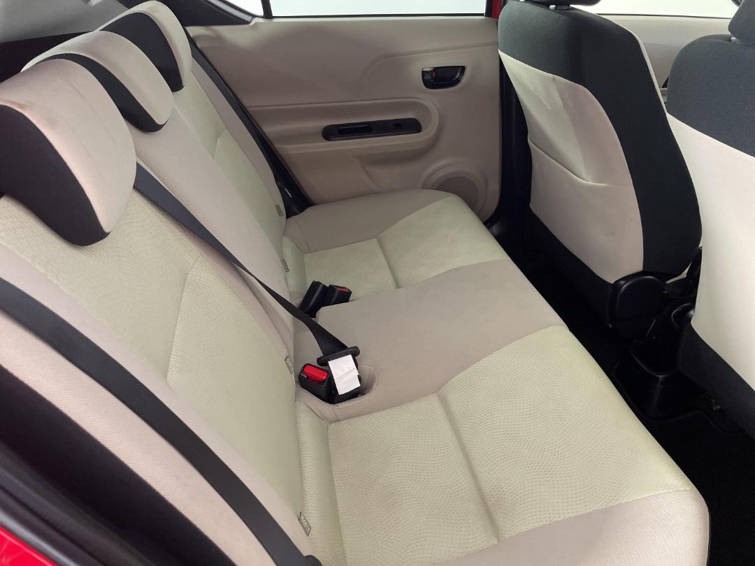 Photo '20' of Toyota Aqua Photo '20' of Toyota Aqua