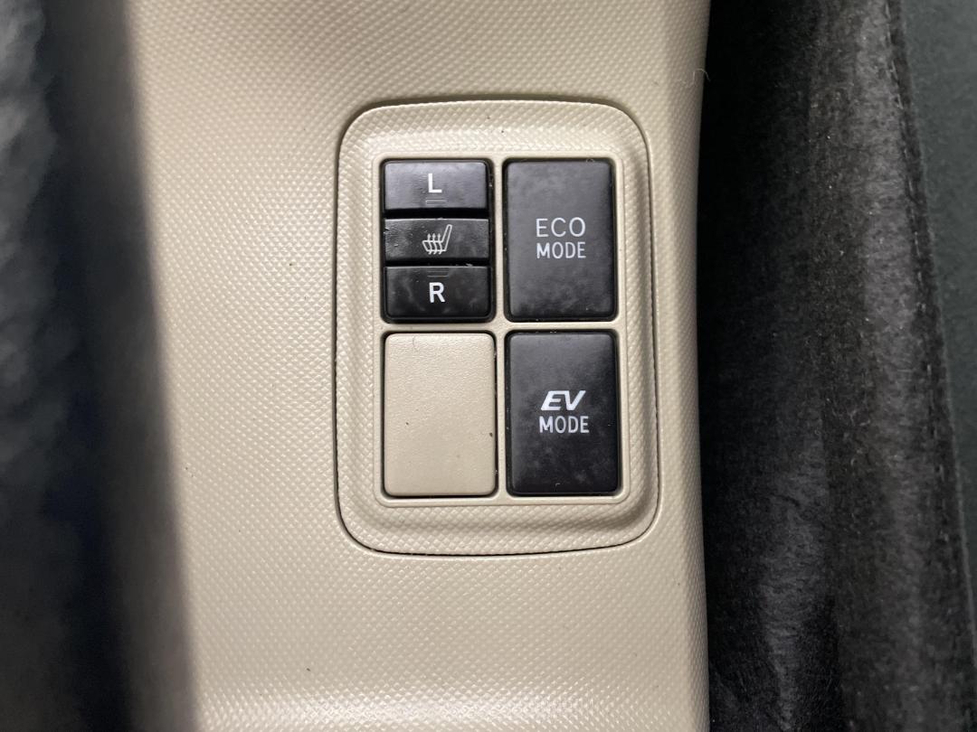 Photo '23' of Toyota Aqua Photo '23' of Toyota Aqua