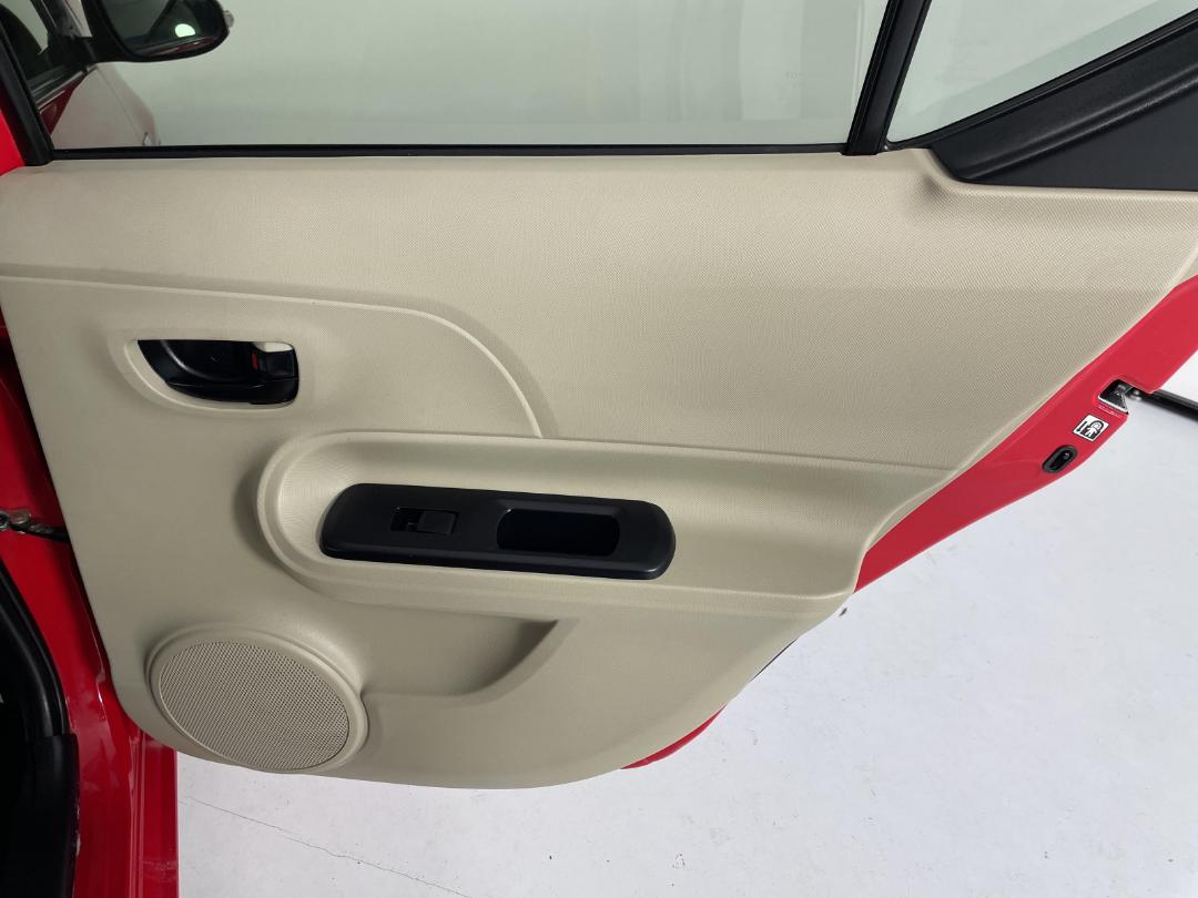 Photo '19' of Toyota Aqua Photo '19' of Toyota Aqua