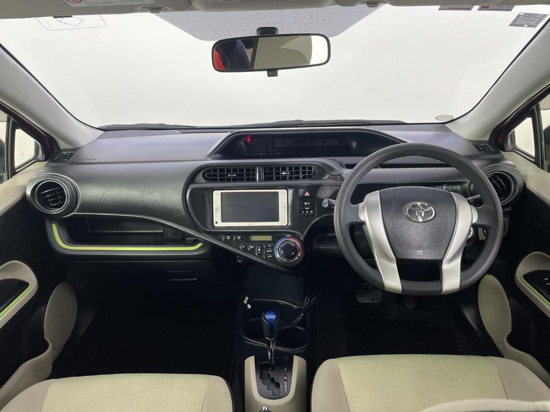 Photo '17' of Toyota Aqua Photo '17' of Toyota Aqua