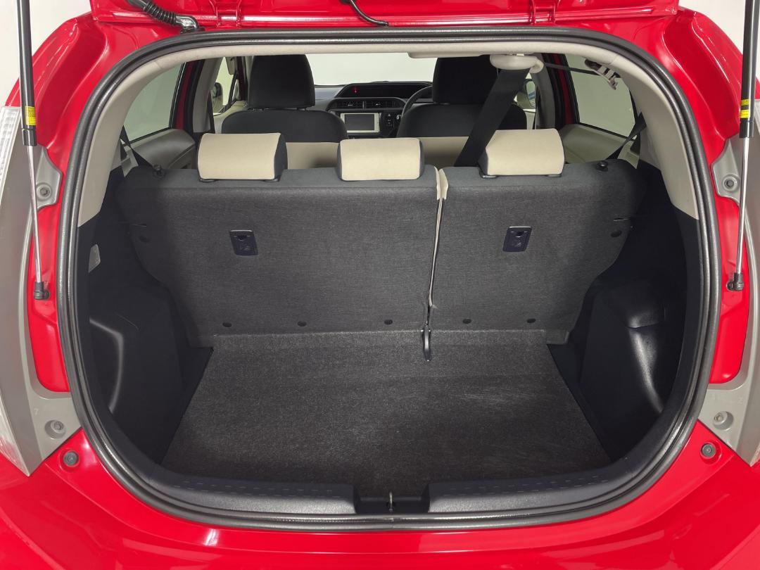 Photo '14' of Toyota Aqua Photo '14' of Toyota Aqua