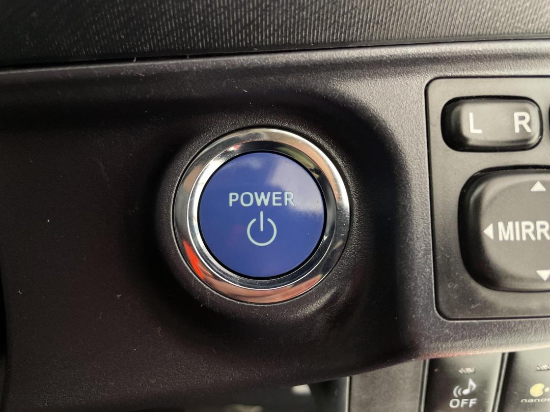 Photo '24' of Toyota Aqua Photo '24' of Toyota Aqua