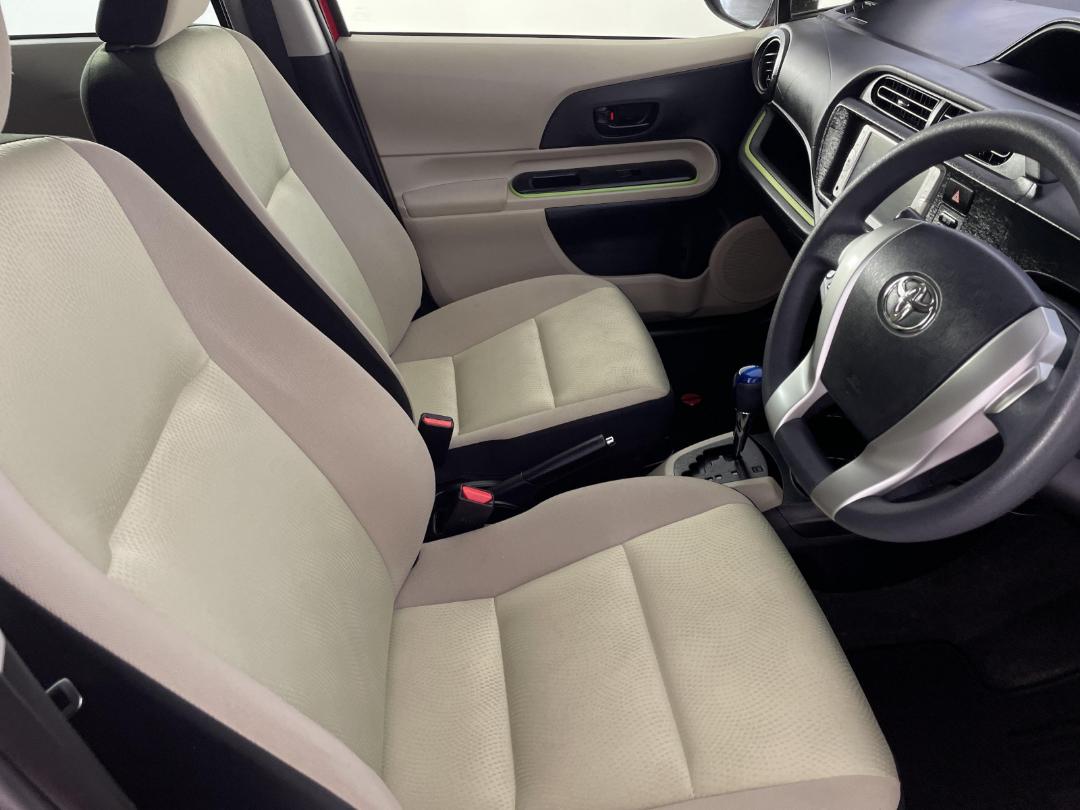 Photo '16' of Toyota Aqua Photo '16' of Toyota Aqua