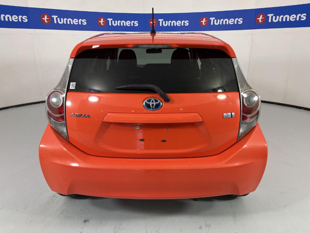 Photo '6' of Toyota Aqua Photo '6' of Toyota Aqua