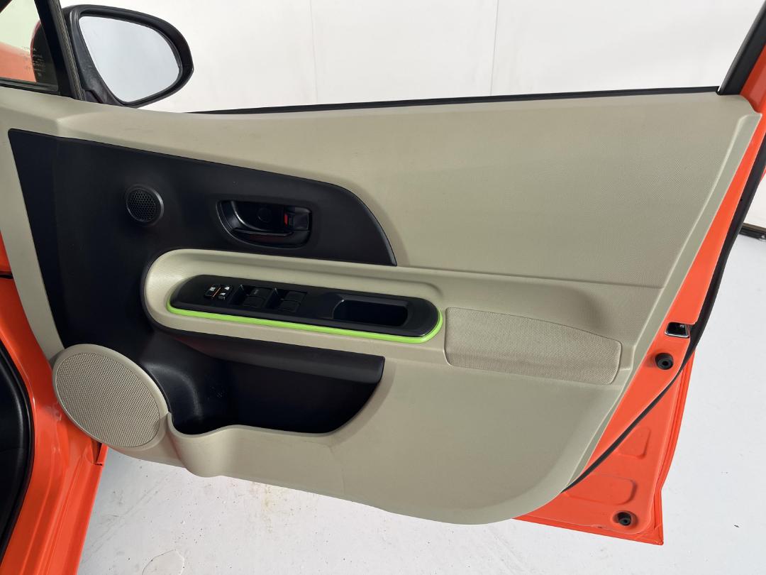 Photo '15' of Toyota Aqua Photo '15' of Toyota Aqua