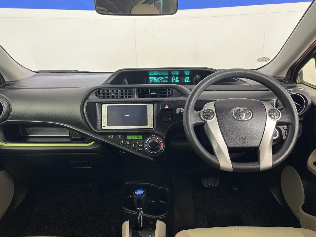 Photo '17' of Toyota Aqua Photo '17' of Toyota Aqua