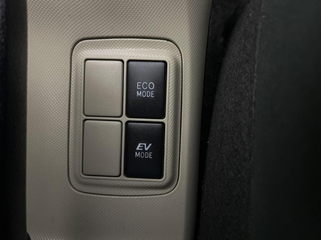 Photo '26' of Toyota Aqua Photo '26' of Toyota Aqua