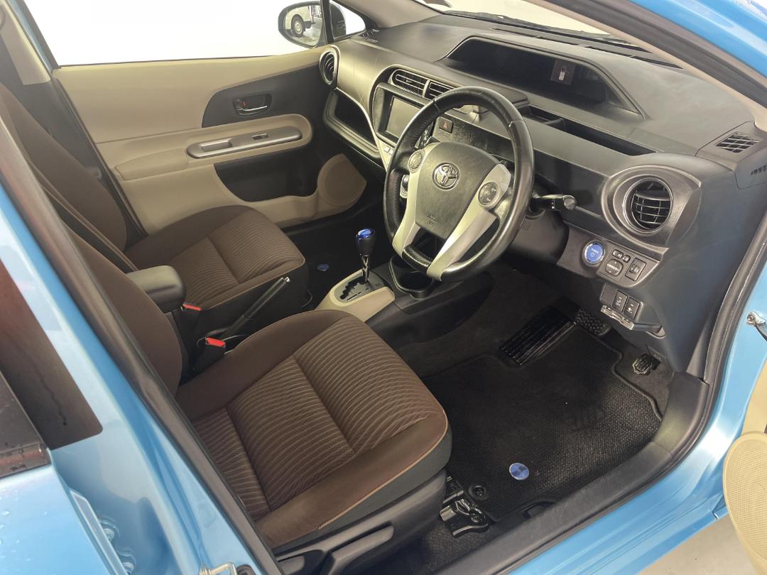 Photo '16' of Toyota Aqua Photo '16' of Toyota Aqua