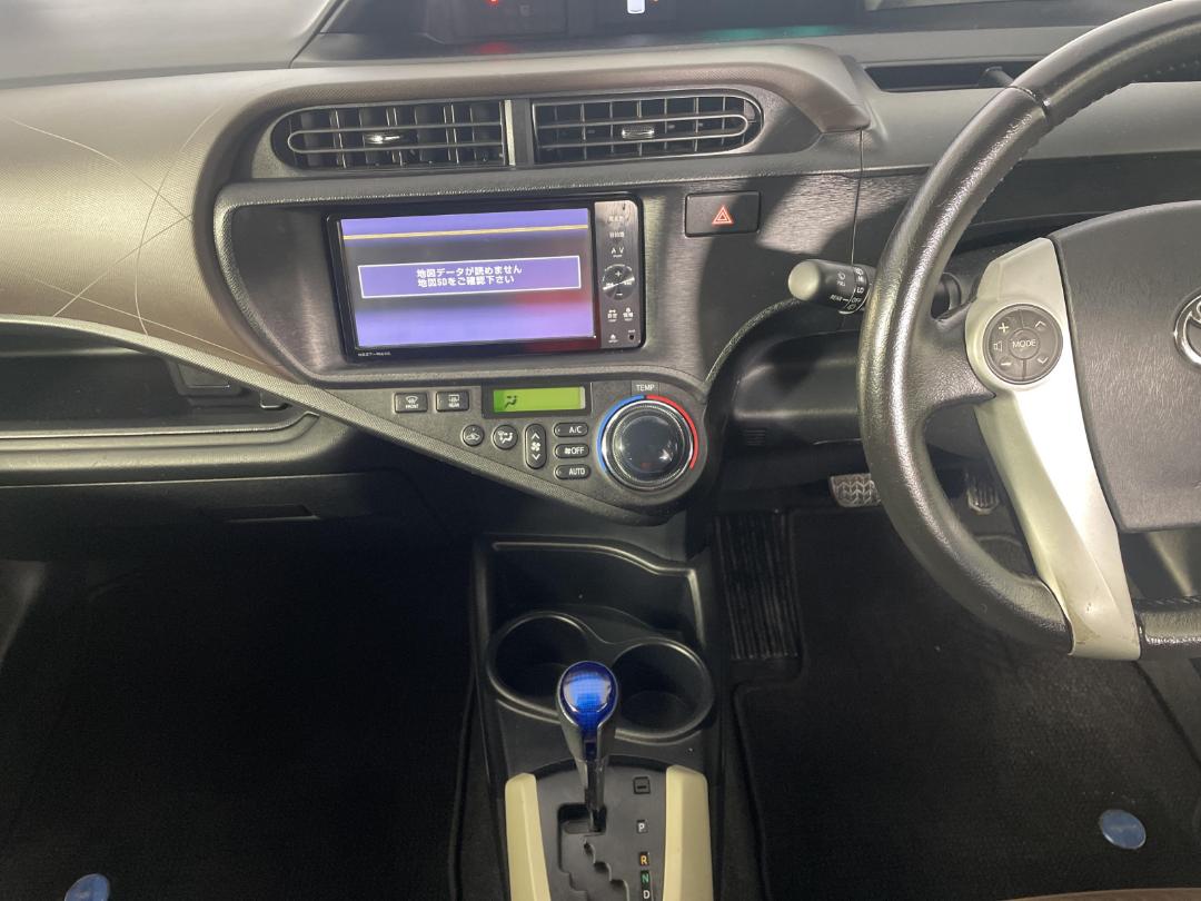 Photo '18' of Toyota Aqua Photo '18' of Toyota Aqua