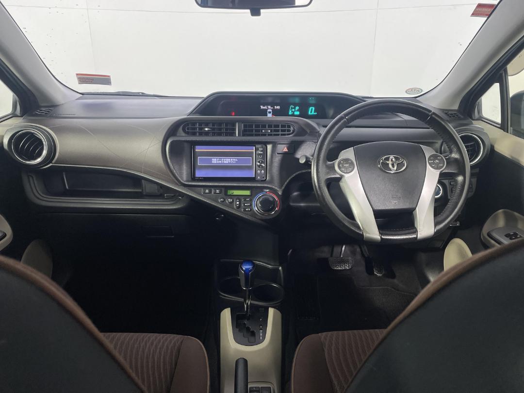 Photo '17' of Toyota Aqua Photo '17' of Toyota Aqua