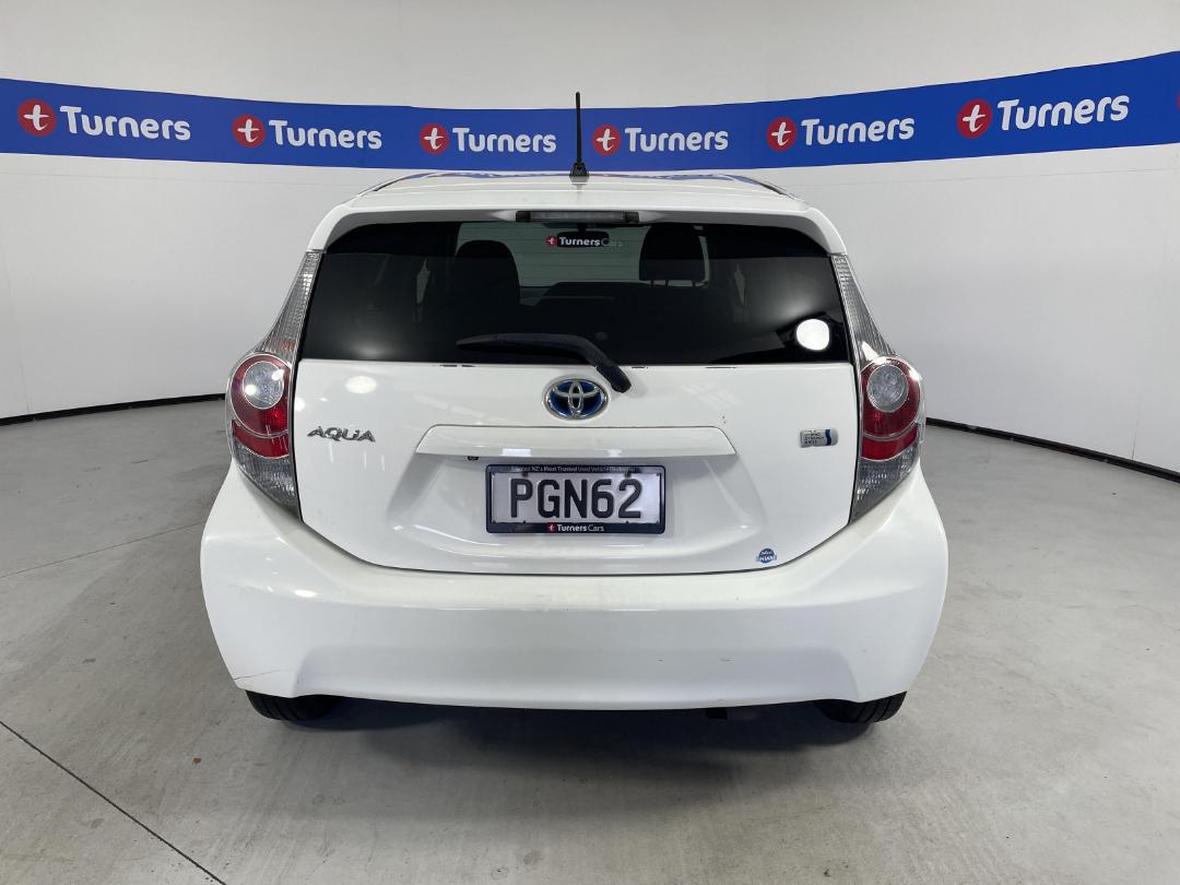 Photo '6' of Toyota Aqua