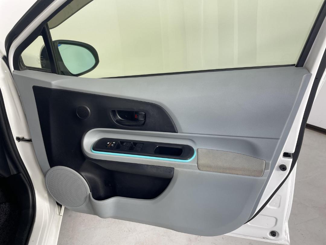 Photo '15' of Toyota Aqua