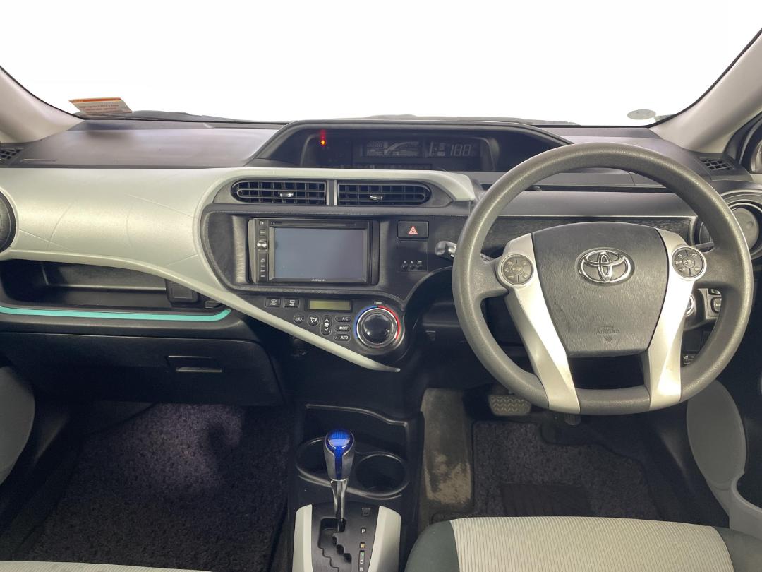 Photo '17' of Toyota Aqua