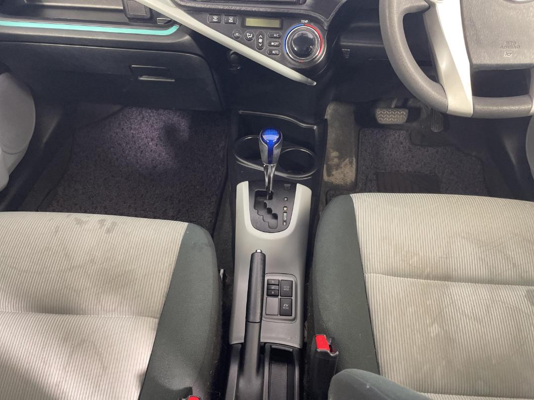 Photo '18' of Toyota Aqua