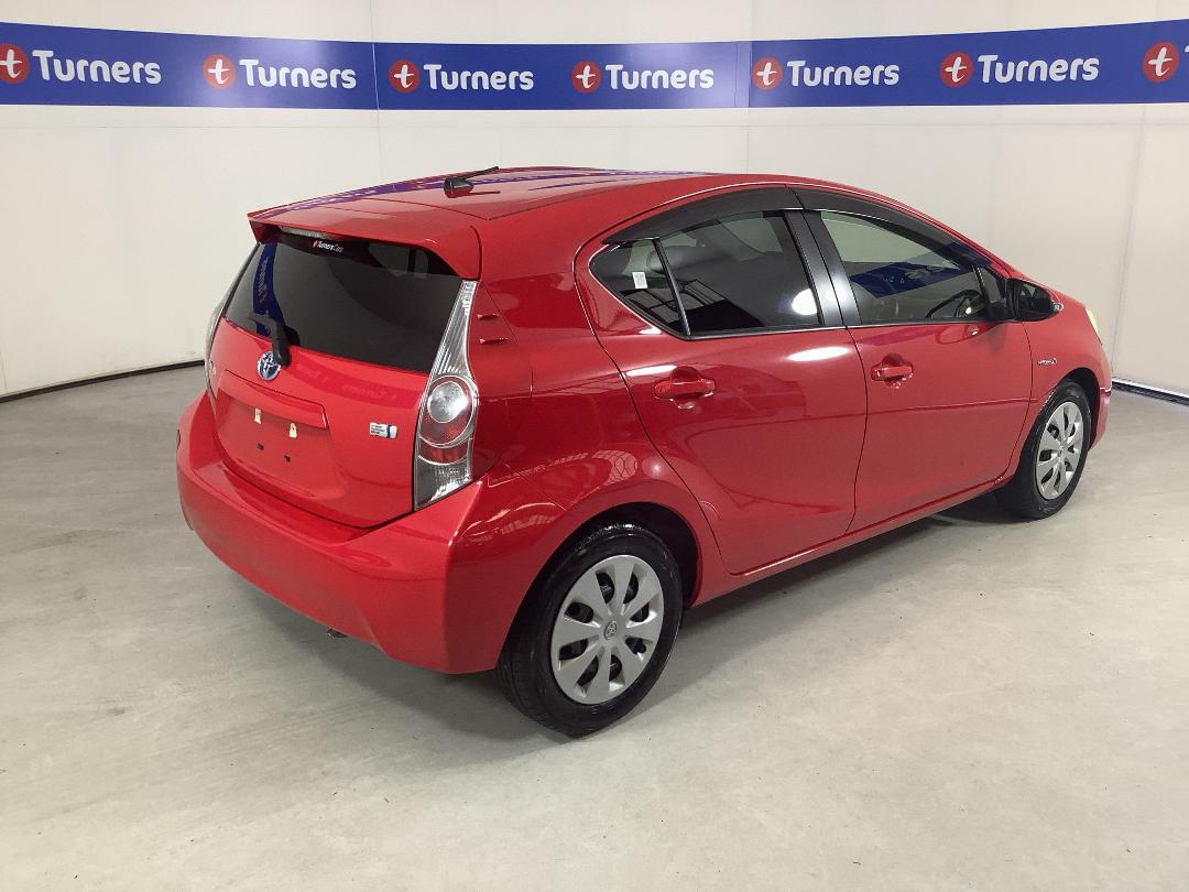 Photo '7' of Toyota Aqua Photo '7' of Toyota Aqua