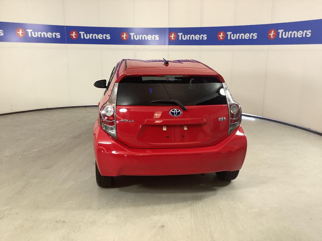 Photo '6' of Toyota Aqua Photo '6' of Toyota Aqua