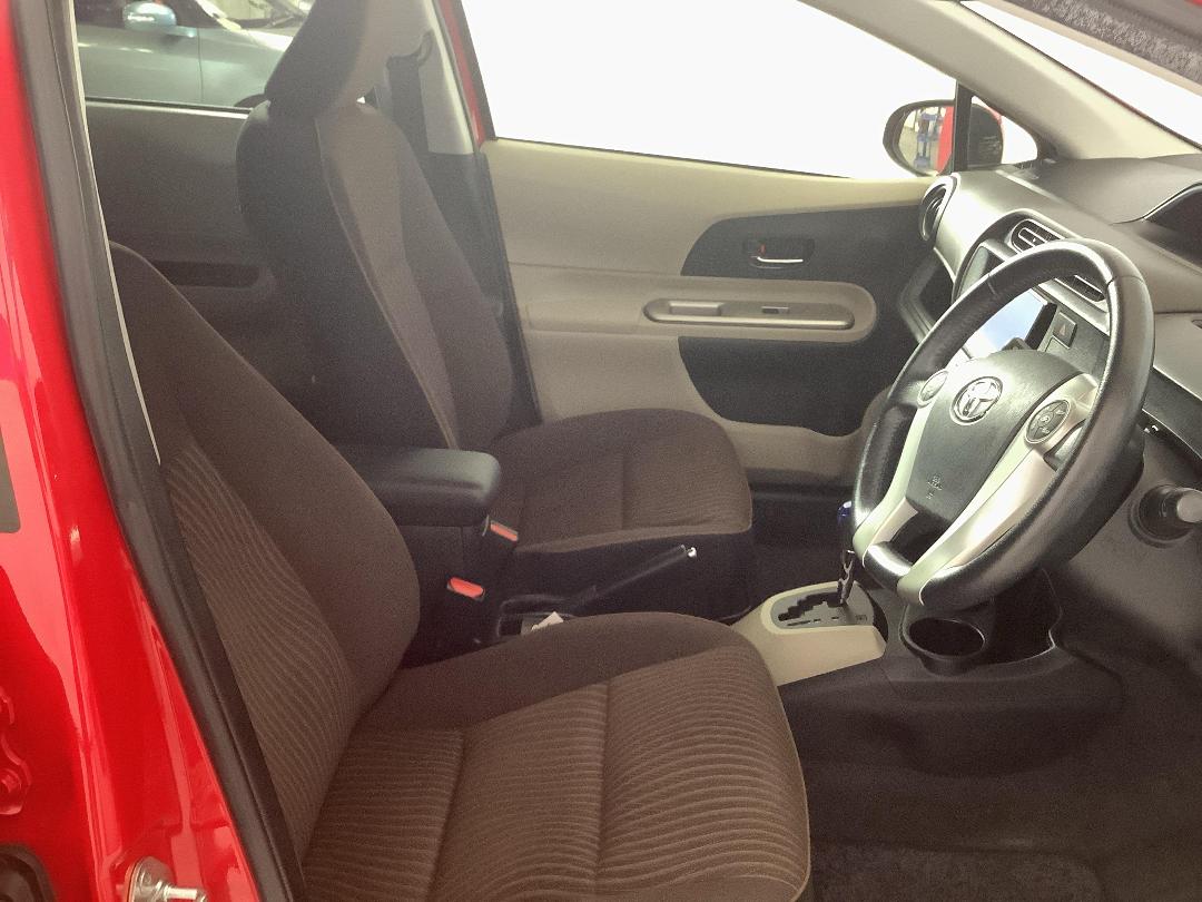 Photo '16' of Toyota Aqua Photo '16' of Toyota Aqua