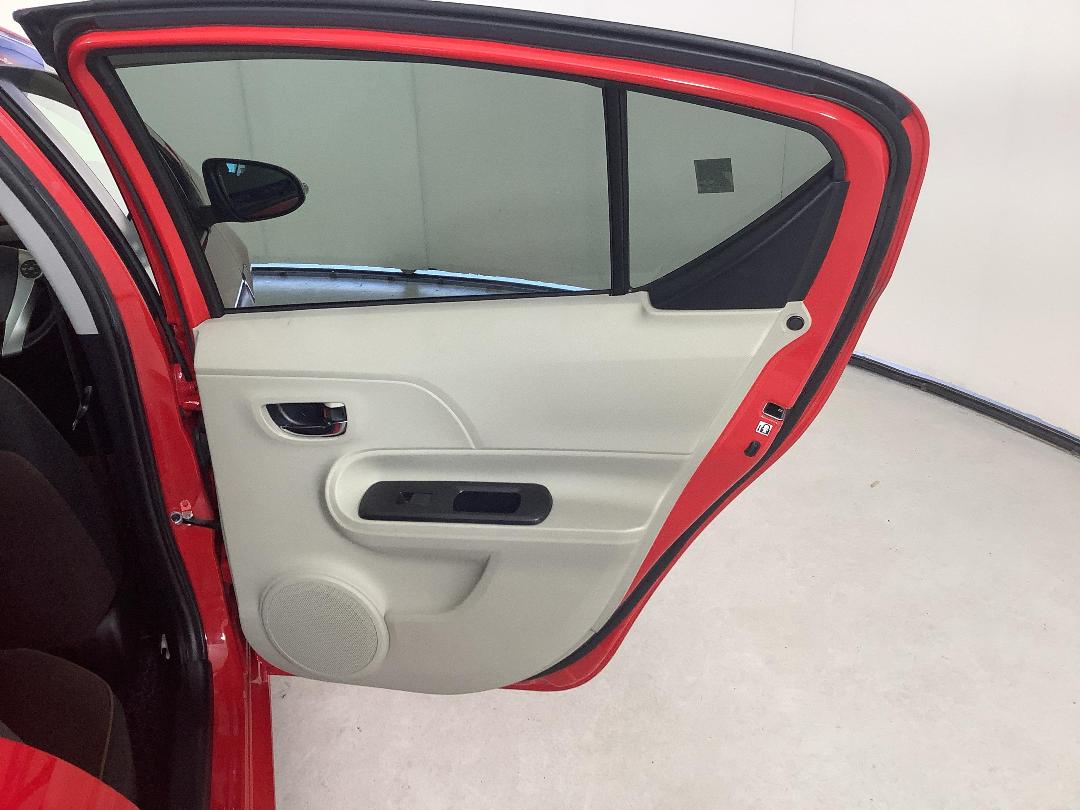 Photo '19' of Toyota Aqua Photo '19' of Toyota Aqua