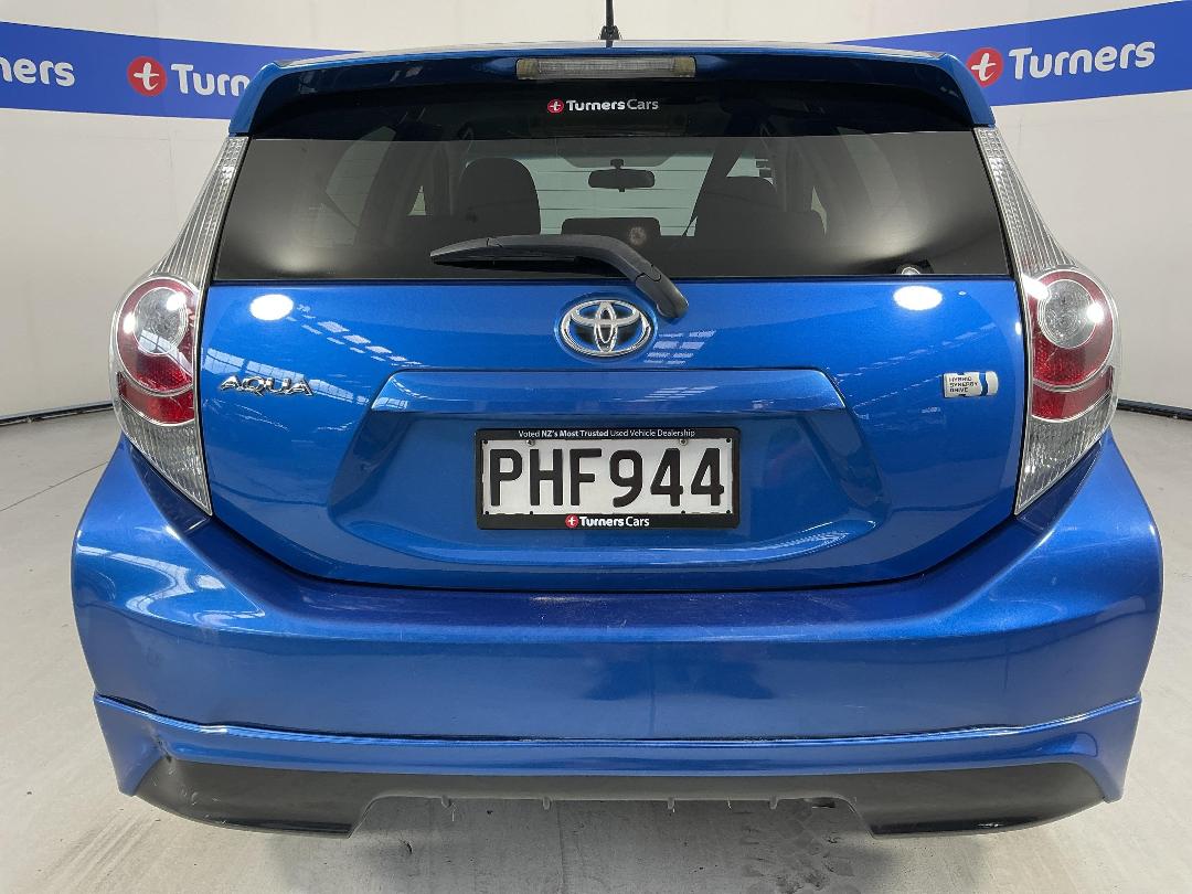 Photo '6' of Toyota Aqua Photo '6' of Toyota Aqua