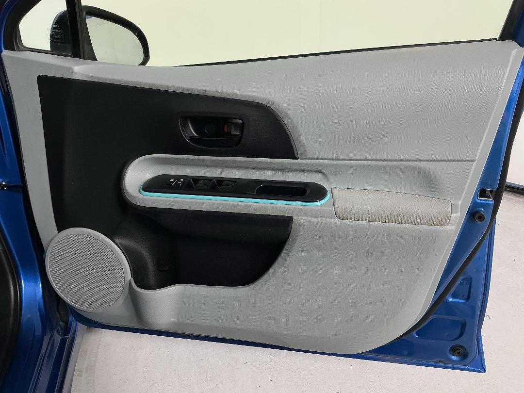 Photo '15' of Toyota Aqua Photo '15' of Toyota Aqua