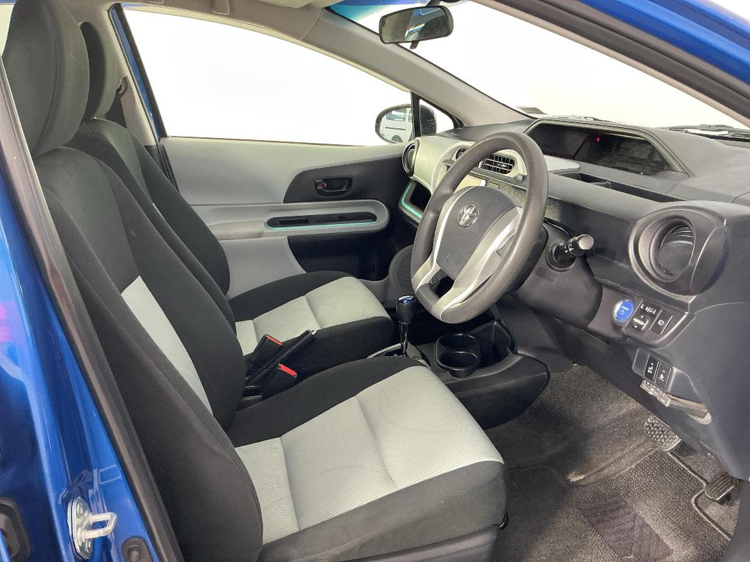 Photo '16' of Toyota Aqua Photo '16' of Toyota Aqua