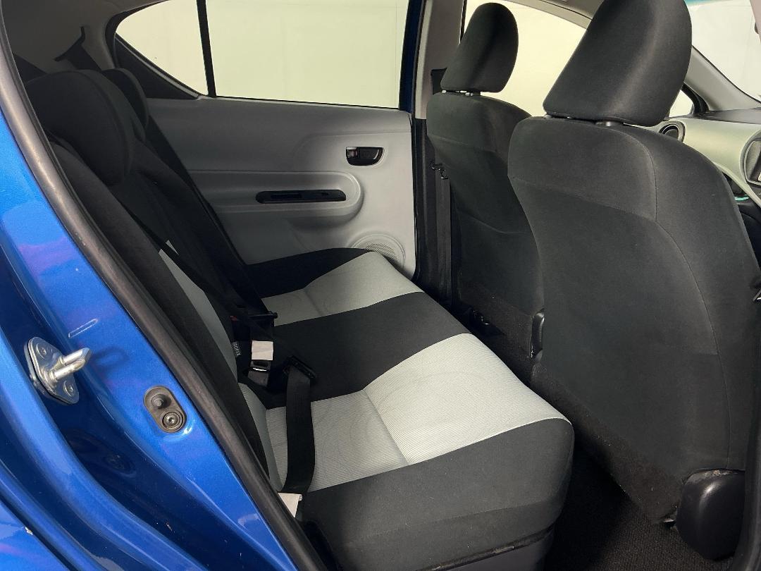 Photo '20' of Toyota Aqua Photo '20' of Toyota Aqua