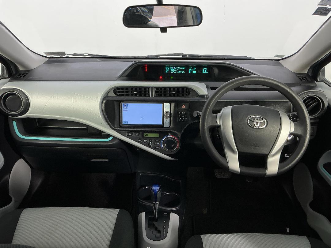 Photo '17' of Toyota Aqua Photo '17' of Toyota Aqua