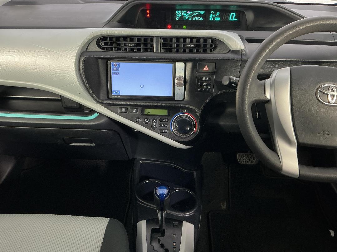 Photo '18' of Toyota Aqua Photo '18' of Toyota Aqua