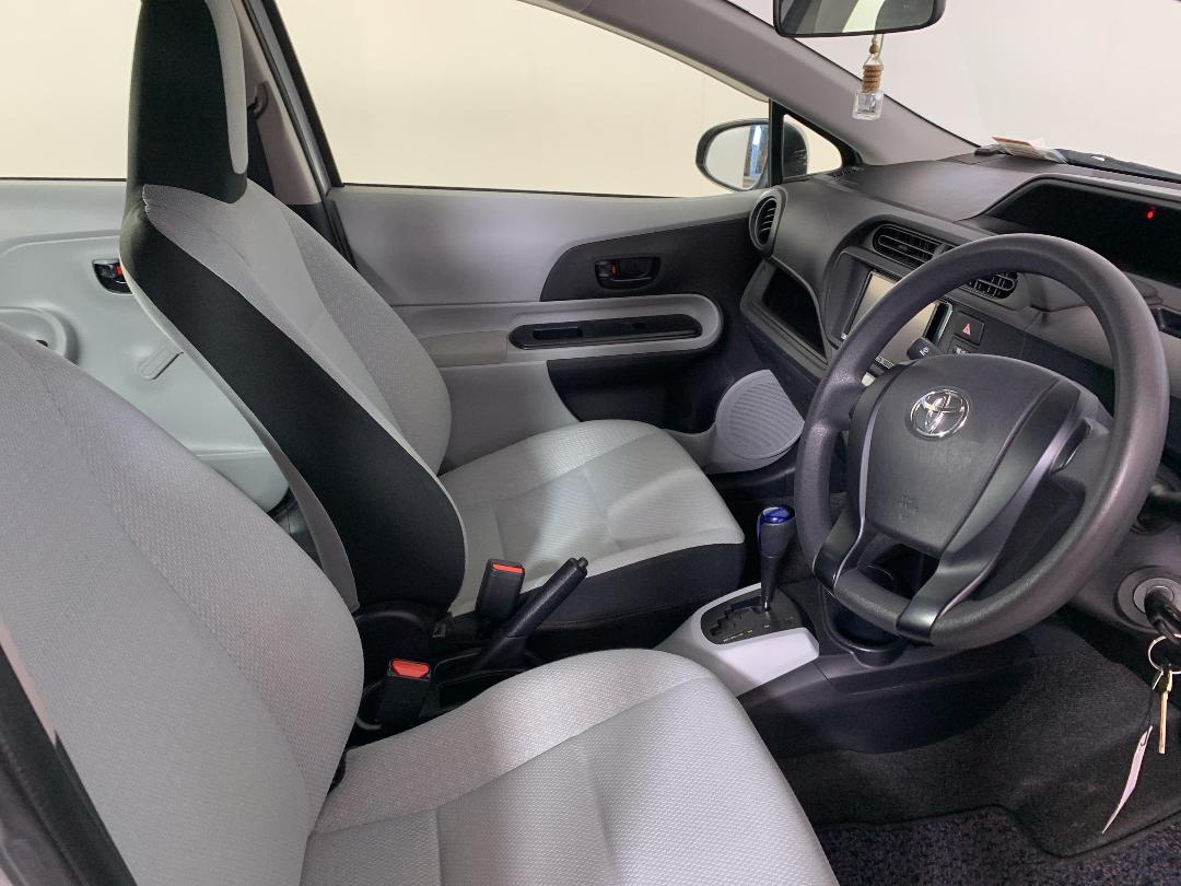 Photo '16' of Toyota Aqua